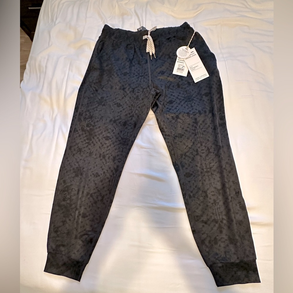 Vuori Women’s Halo Performance Jogger. NWT. Size Small. Color: Charcoal Shibori
